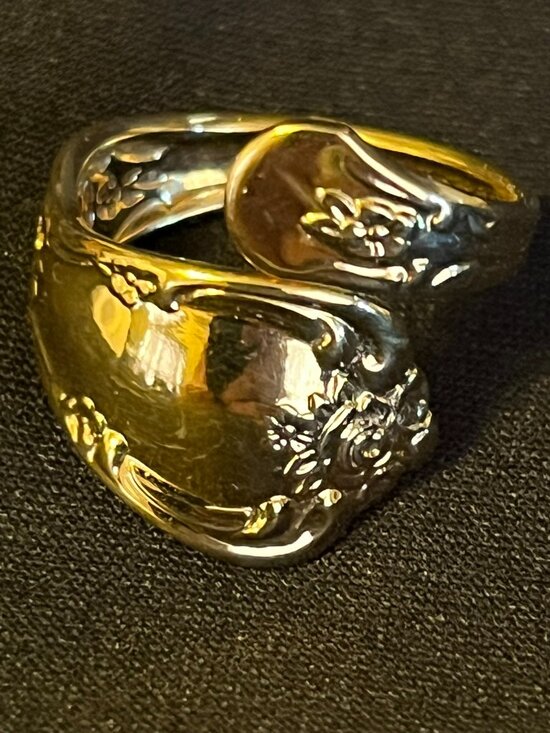 Oneida Gold‑Plated Spoon Ring • Size 8 • Wm. A. Rogers Vintage Floral Scroll - Picture 6 of 12